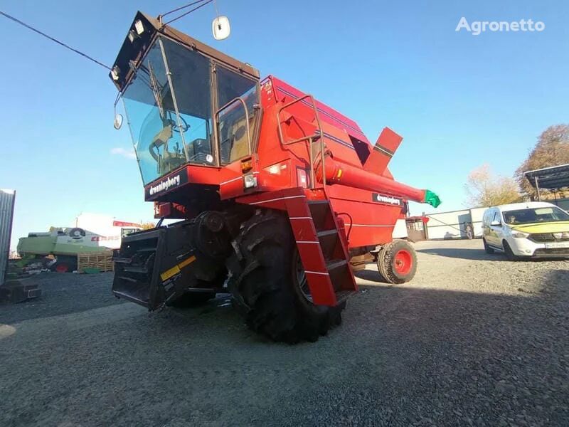 Dronningborg D 7500 grain harvester