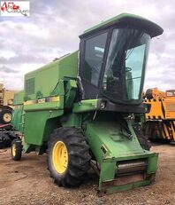 moissonneuse-batteuse John Deere 1052 pour pièces détachées