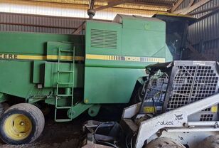 John Deere 1055 grain harvester