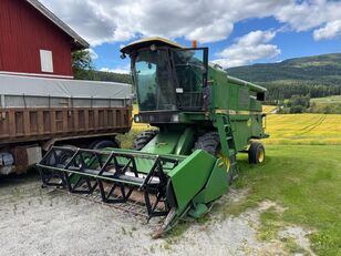 John Deere 1055 skurtresker