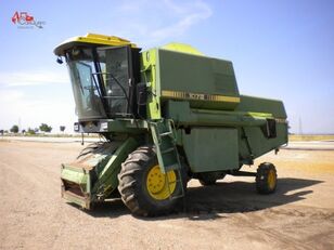 John Deere 1072 grain harvester for parts