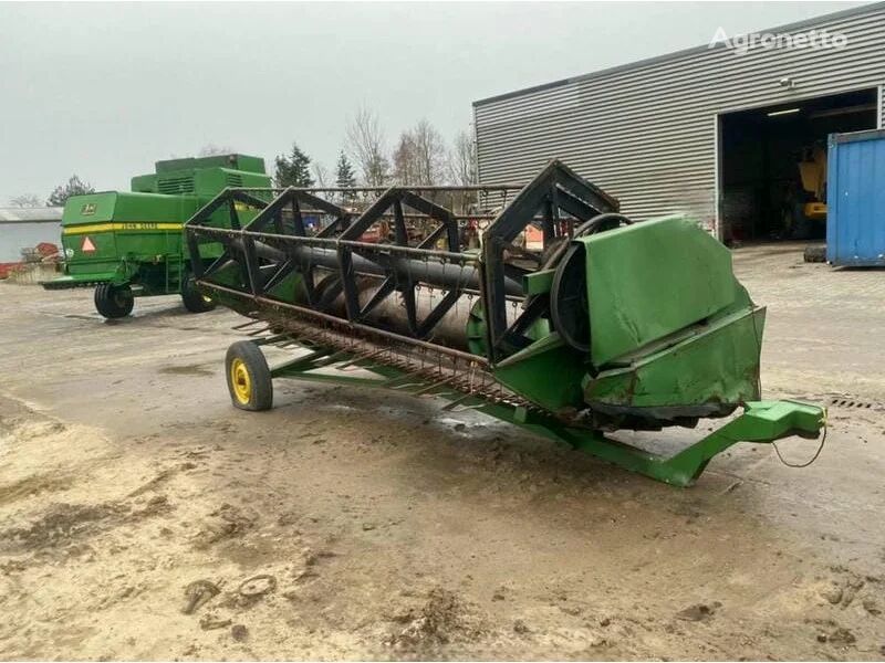 John Deere 1177 grain harvester