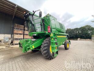 John Deere 1470 grain harvester