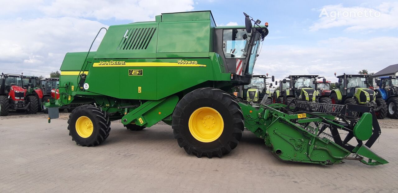 John Deere 1550 WTS grain harvester