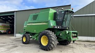 John Deere 1550 WTS c/w 620R  grain harvester