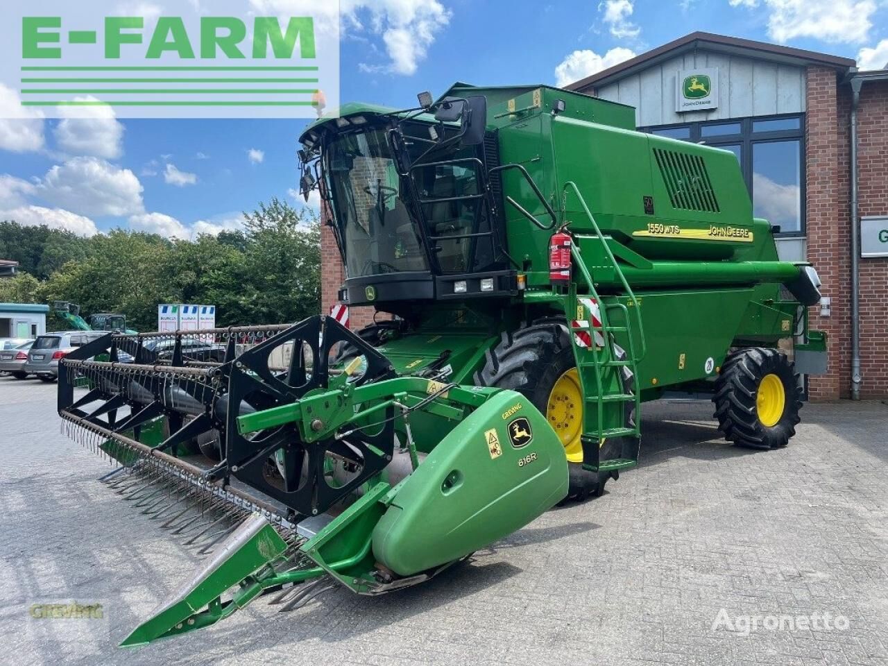 John Deere 1550wts grain harvester