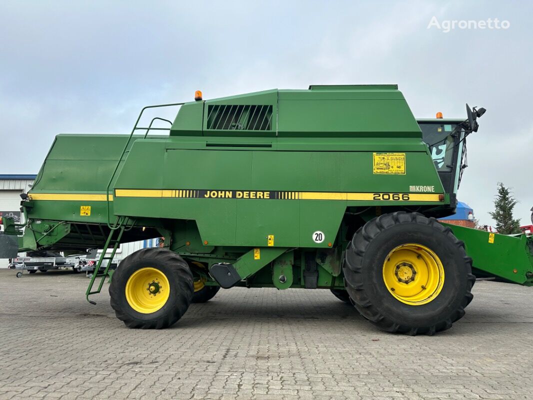 зерноуборочный комбайн John Deere 2066 mit 820 SW