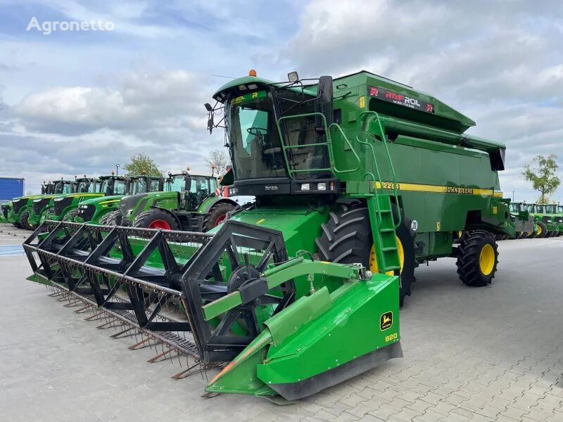 obilný kombajn John Deere 2264