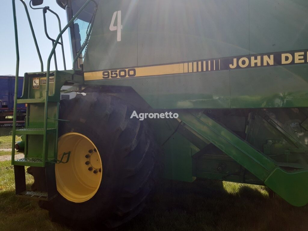 John Deere 9500 grain harvester