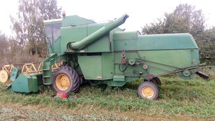 John Deere 955 grain harvester