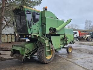 John Deere 955 A1 grain harvester