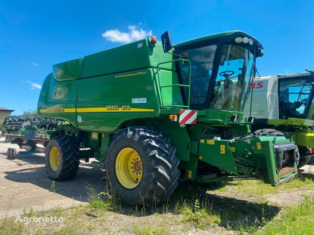 John Deere 9560 STS grain harvester