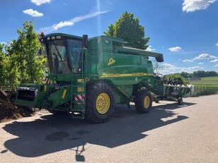 John Deere 9680i WTS Hillmaster grain harvester
