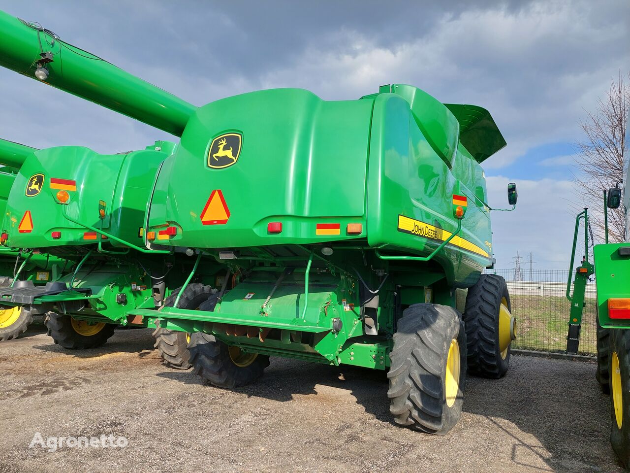 John Deere 9770 STS grain harvester