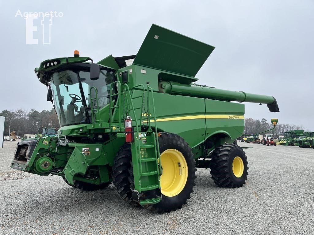 sklízecí mlátička John Deere S670