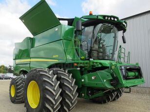 moissonneuse-batteuse John Deere S670