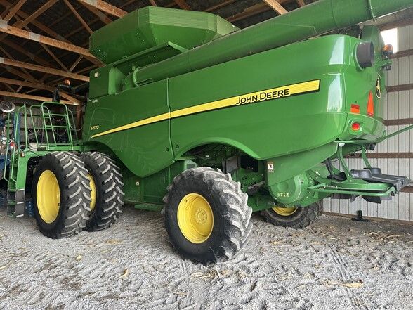 moissonneuse-batteuse John Deere S670