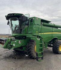moissonneuse-batteuse John Deere S680