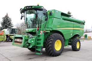 moissonneuse-batteuse John Deere S685i