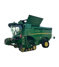 John Deere S685i grain harvester