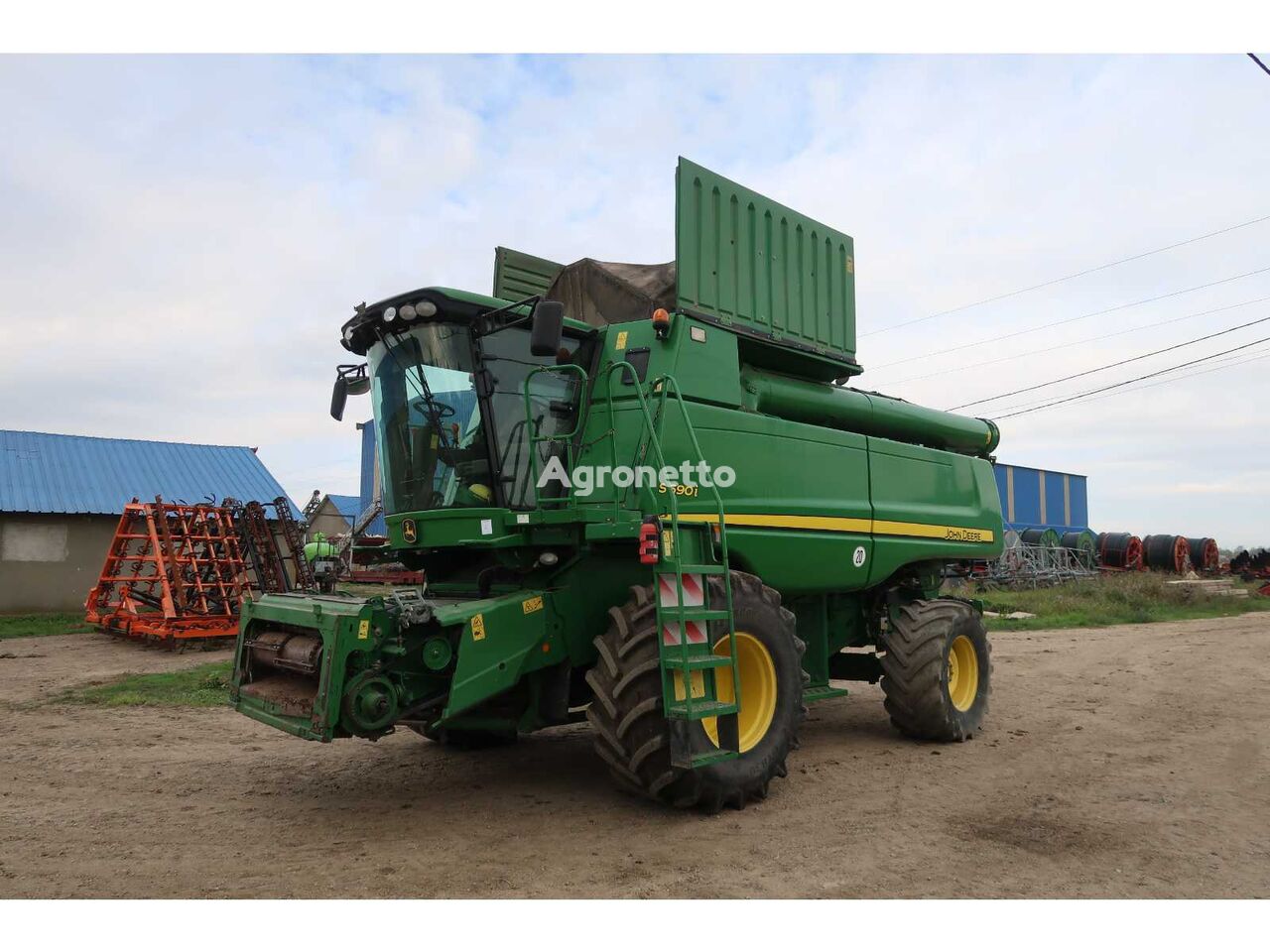 ماكينة حصادة دراسة John Deere S690