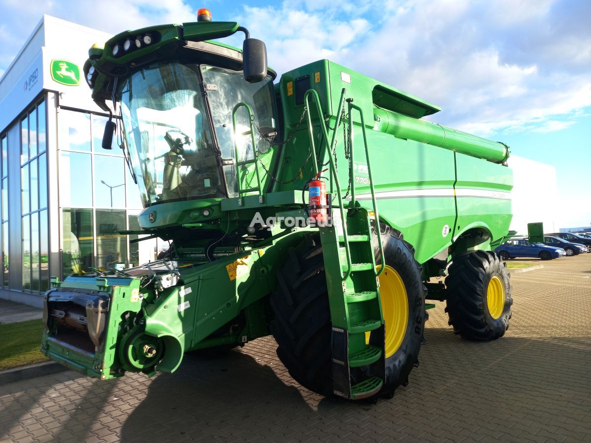 John Deere S770 + Header paioase grain harvester