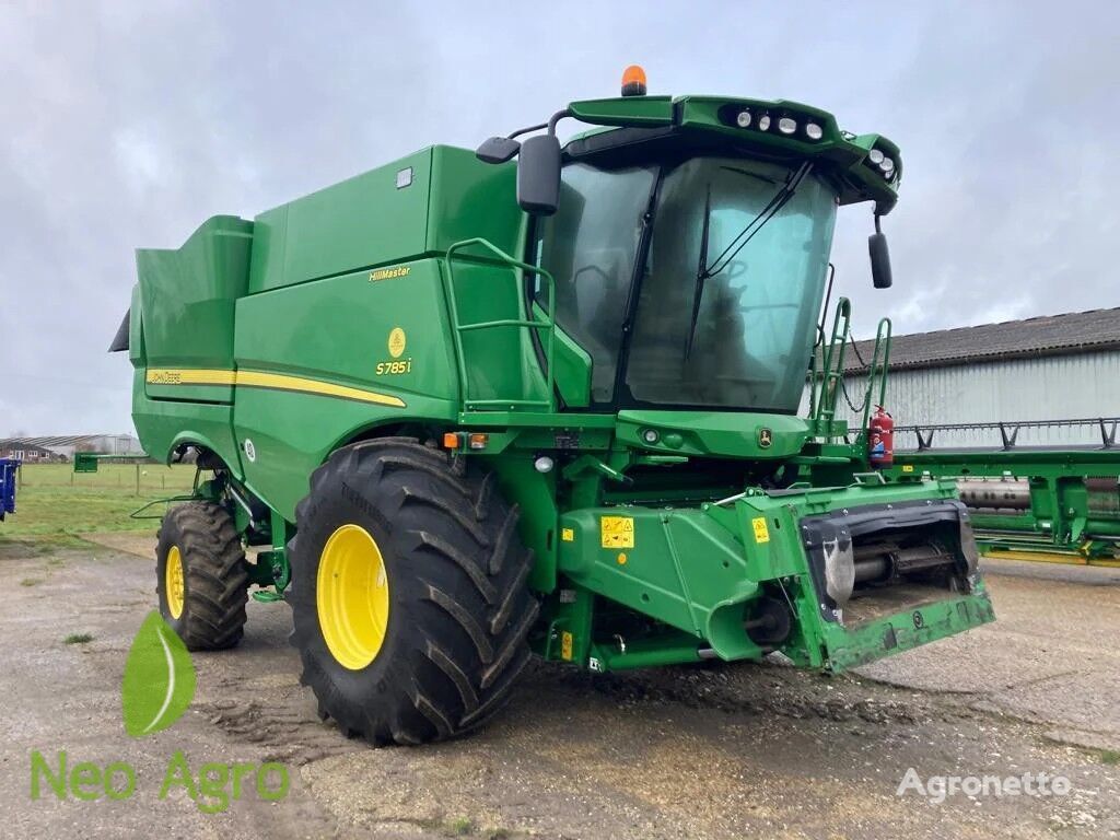 John Deere S785I grain harvester