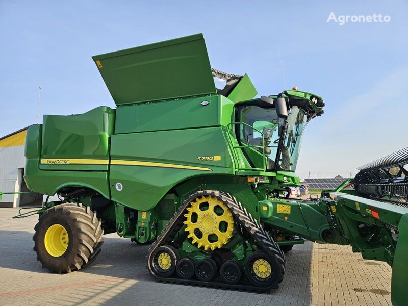 moissonneuse-batteuse John Deere S790