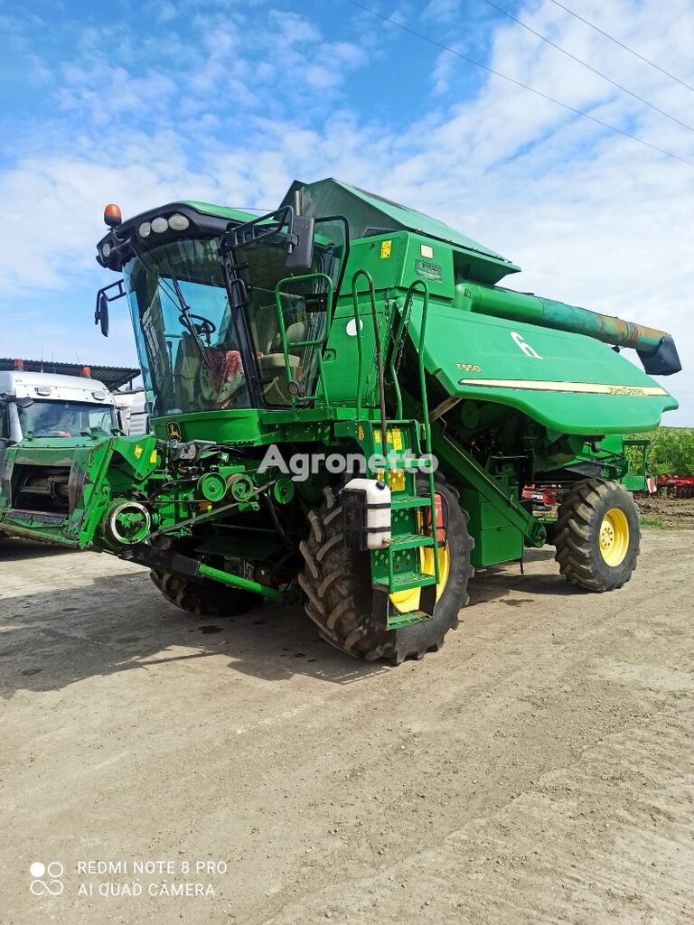 combină de recoltat cereale John Deere T 550