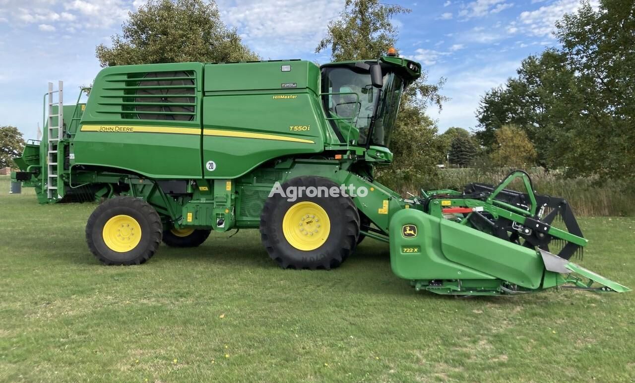 John Deere T 550 Hillmaster grain harvester