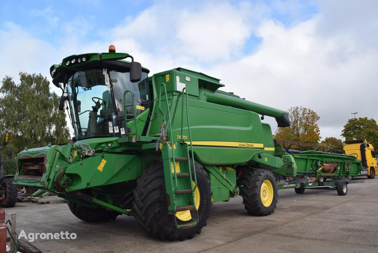 moissonneuse-batteuse John Deere T 670