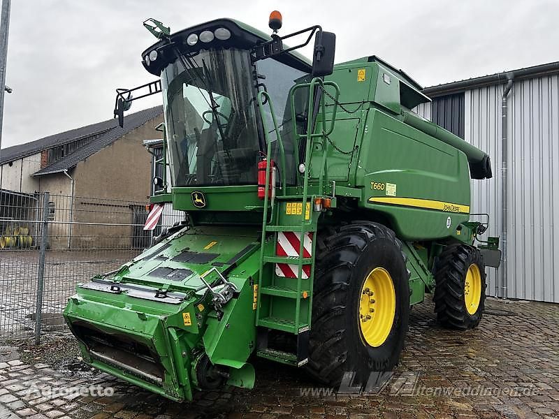 John Deere T660 grain harvester