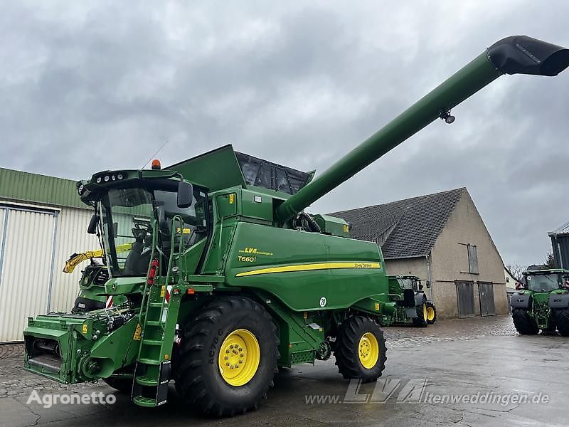 John Deere T660 i ProDrive grain harvester