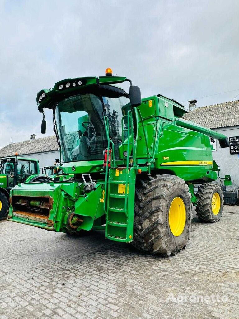 moissonneuse-batteuse John Deere T670