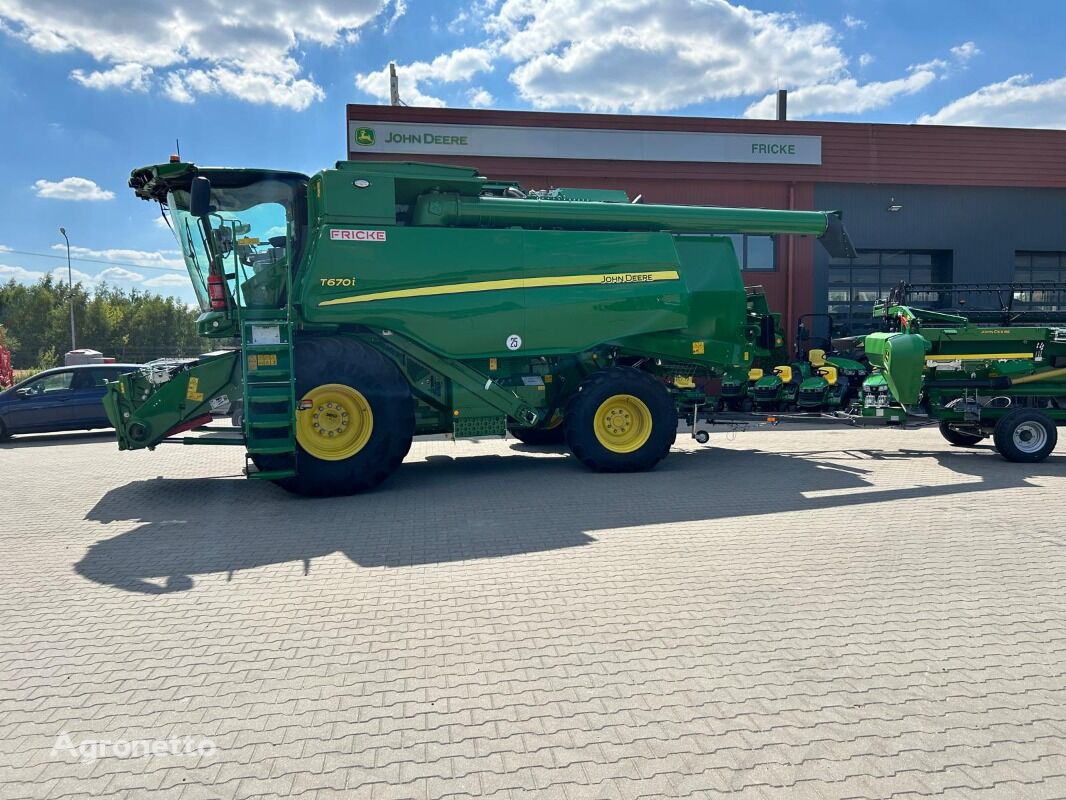 new John Deere T670 grain harvester