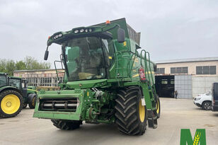 John Deere  T670i HM grain harvester