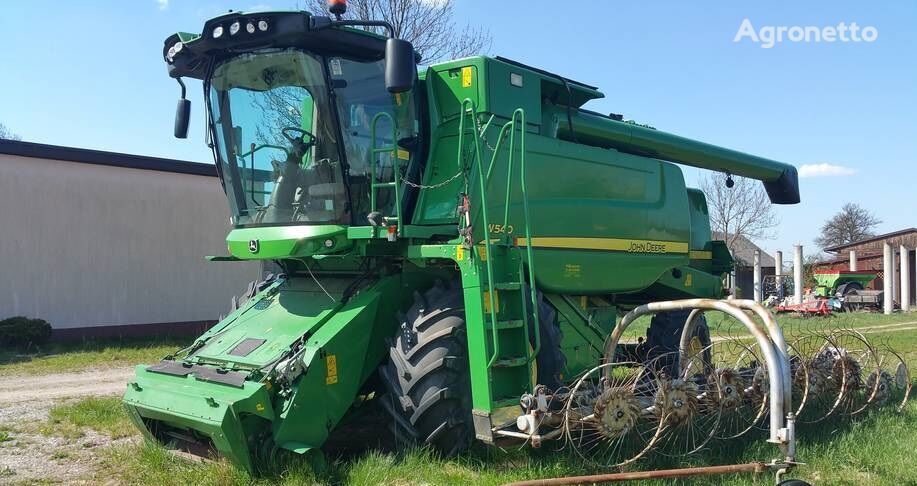 John Deere W540 grain harvester