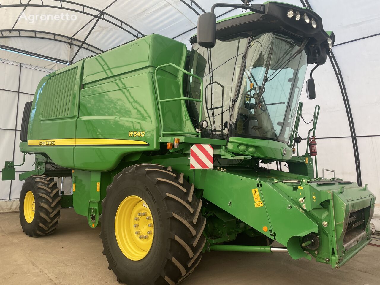 John Deere W540 grain harvester