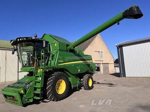 moissonneuse-batteuse John Deere W550