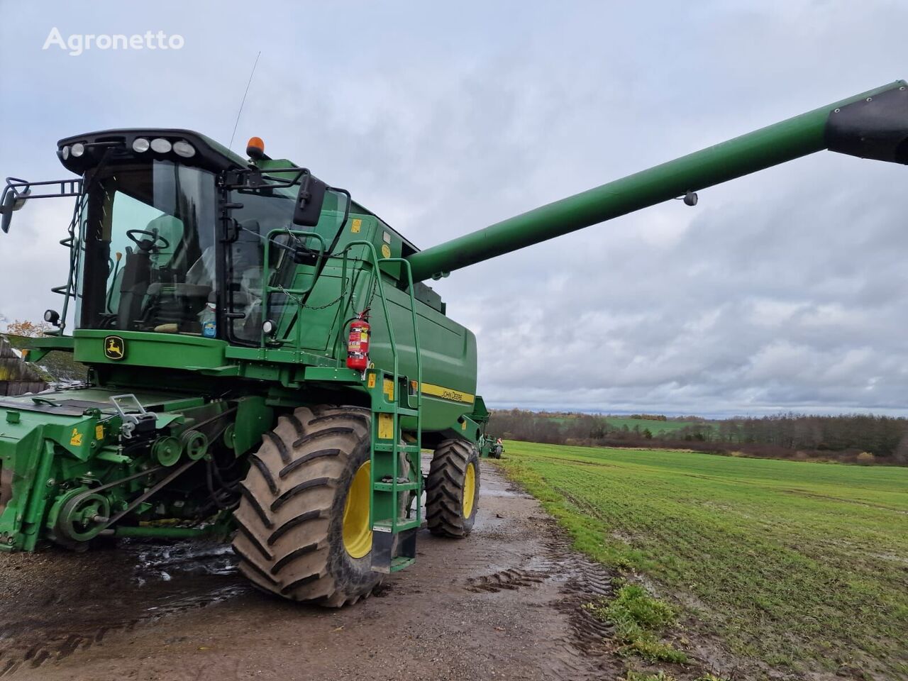 John Deere W650 grain harvester