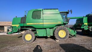 John Deere W650 grain harvester