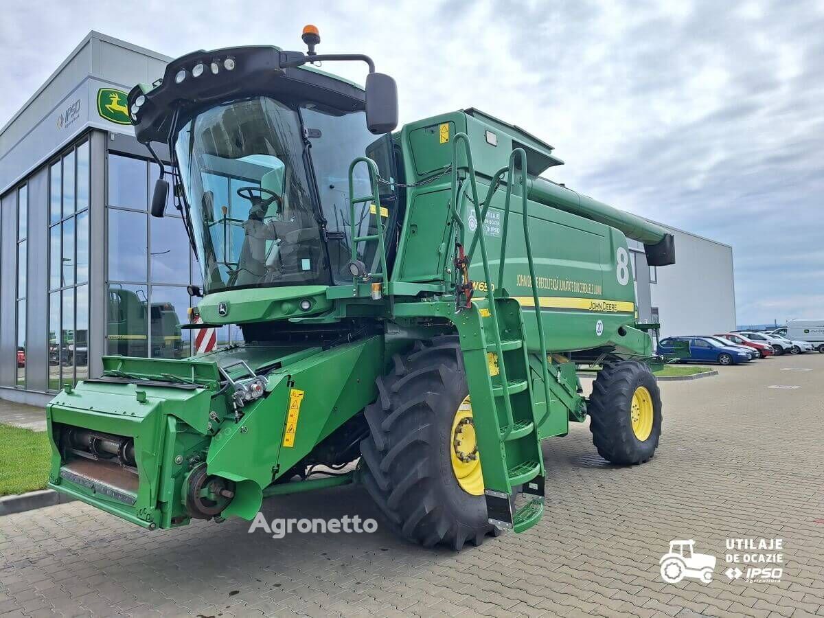 John Deere W650 + Header paioase grain harvester