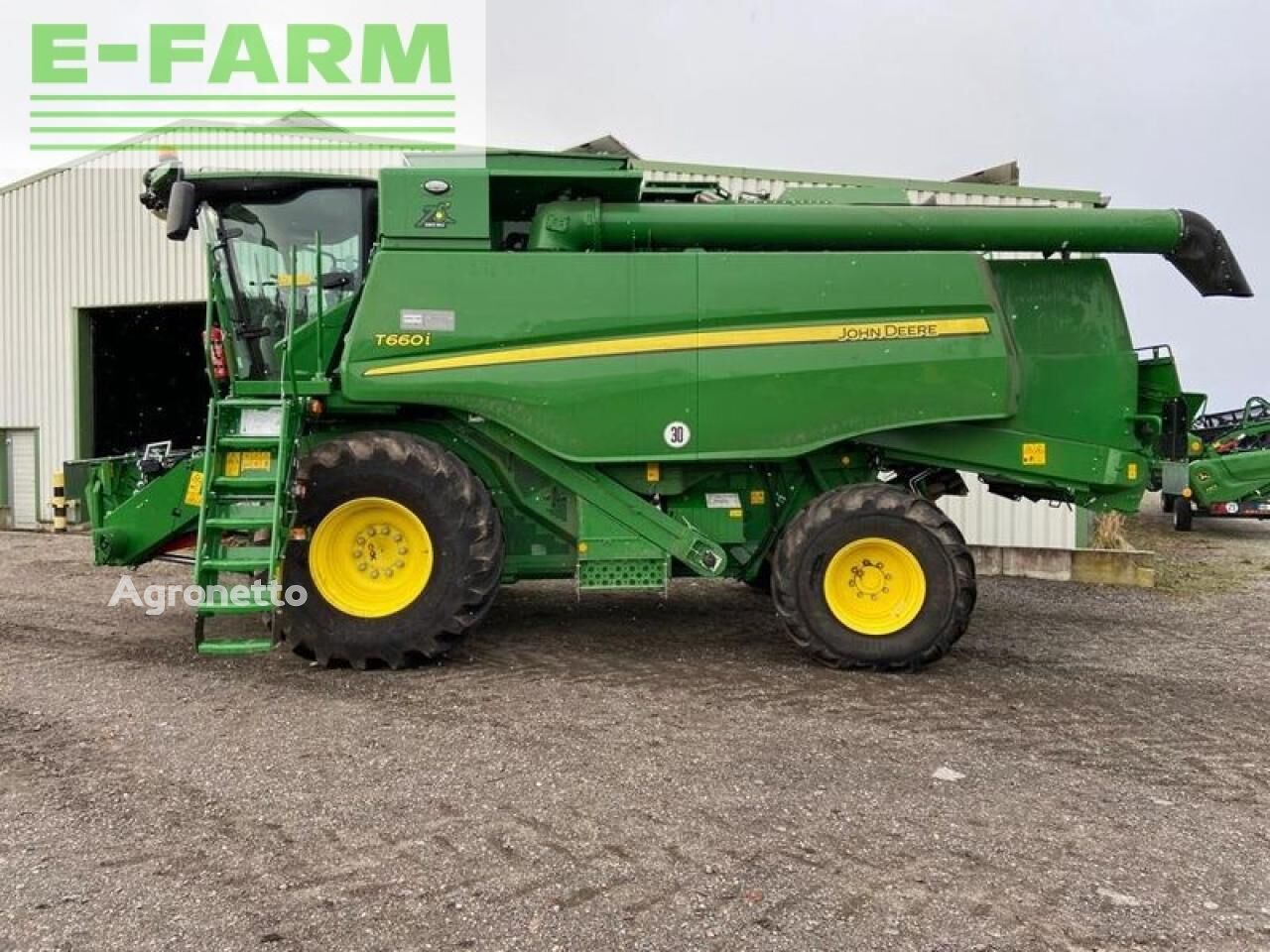 John Deere t660 my22 prod 30 grain harvester