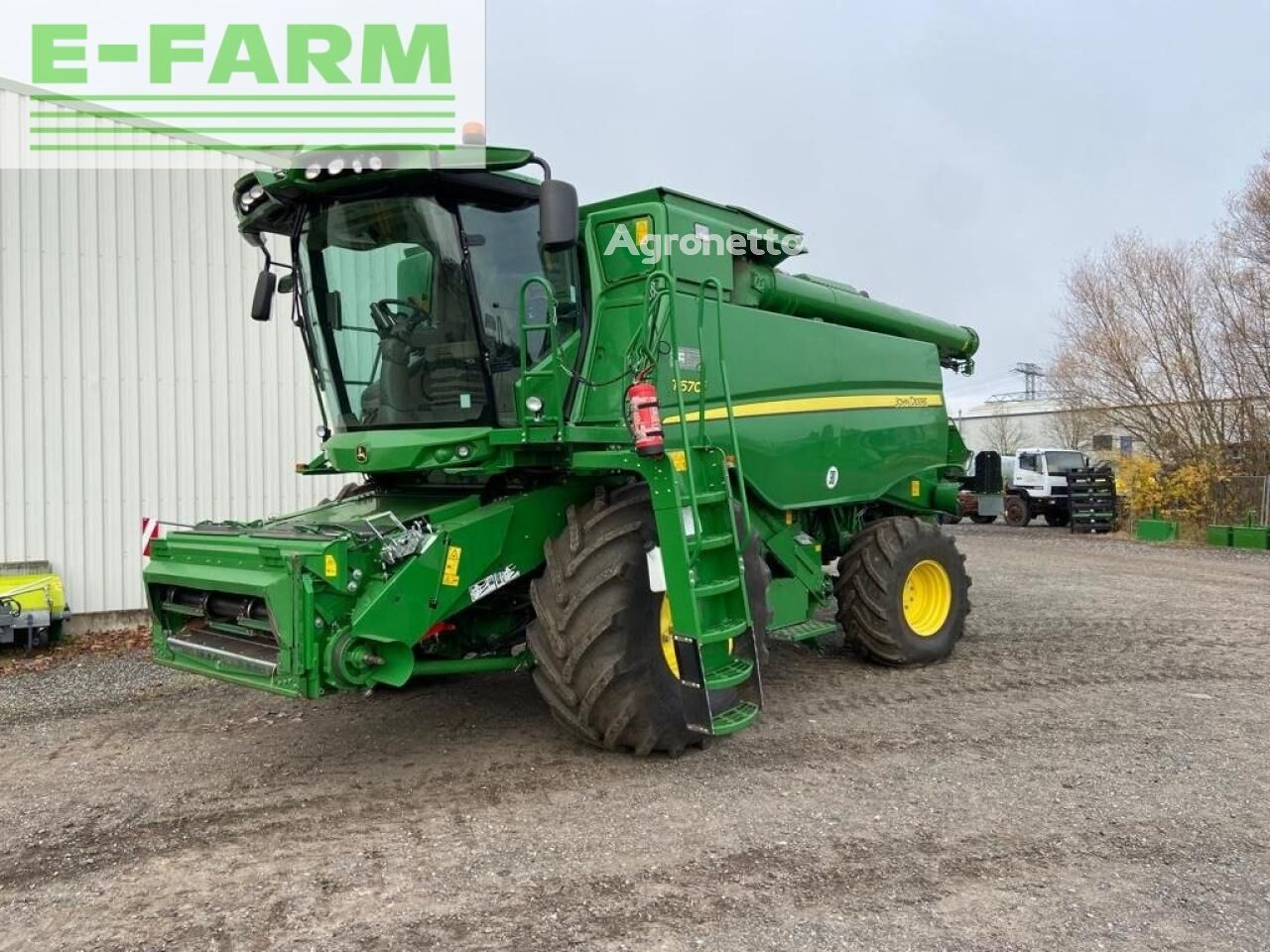 John Deere t670 my20 grain harvester