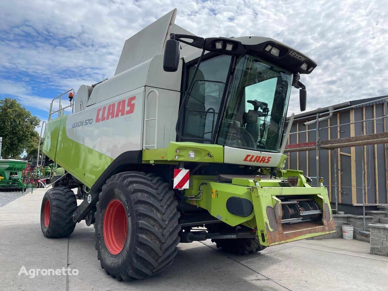 ماكينة حصادة دراسة Lexion 570