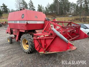 Massey Ferguson 186 grain harvester