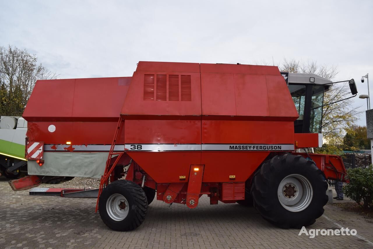 Massey Ferguson MF 38 grain harvester