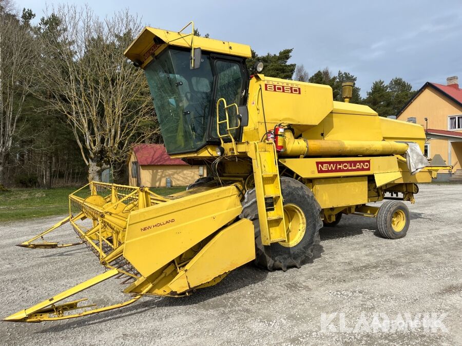 New Holland 8050 grain harvester