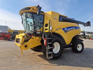 New Holland CR 9.80 grain harvester