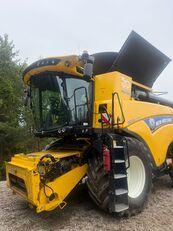 New Holland CR 9.90 grain harvester